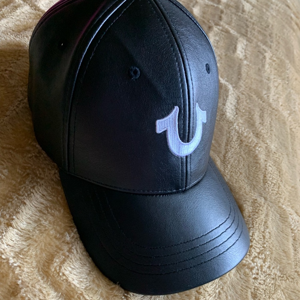 TRUE RELIGION HAT